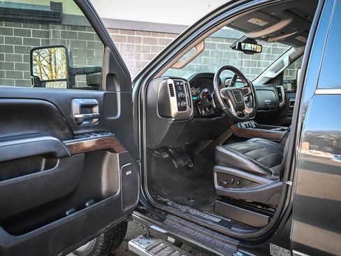 Used 2017 GMC Sierra 2500 Denali w/ Suspension Package, Off-Road image 7