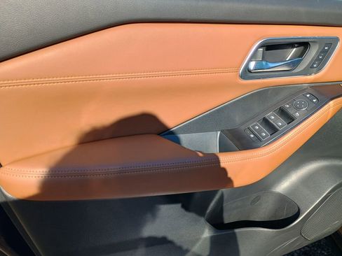 Used 2025 Nissan Rogue Platinum w/ Tech Package image 10