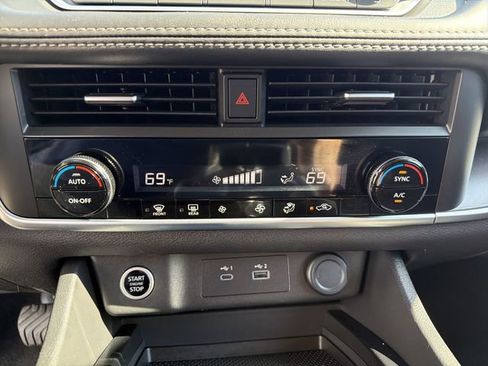 Used 2023 Nissan Rogue SV AWD/4WD image 20