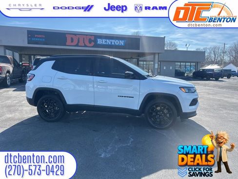 Used 2023 Jeep Compass Altitude image 3