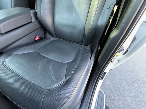 Used 2024 Land Rover Defender 110 X-Dynamic SE AWD/4WD image 17