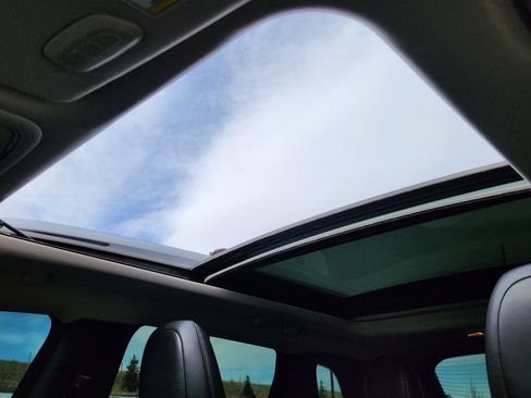 Used 2018 Jeep Cherokee Latitude Plus w/ Comfort/Convenience Group image 33