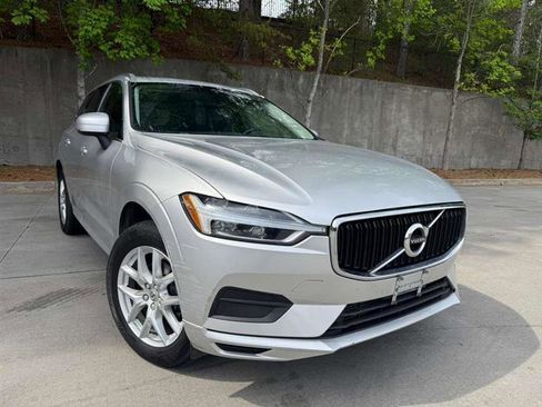 Used 2019 Volvo XC60 T5 Momentum image 1