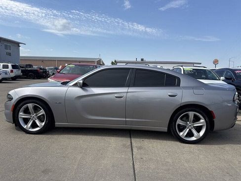 Used 2018 Dodge Charger R/T RWD image 3