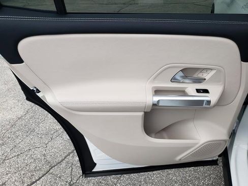 New 2025 Mercedes-Benz GLB 250 4MATIC image 13