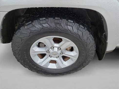 Used 2018 Toyota 4Runner SR5 RWD image 9