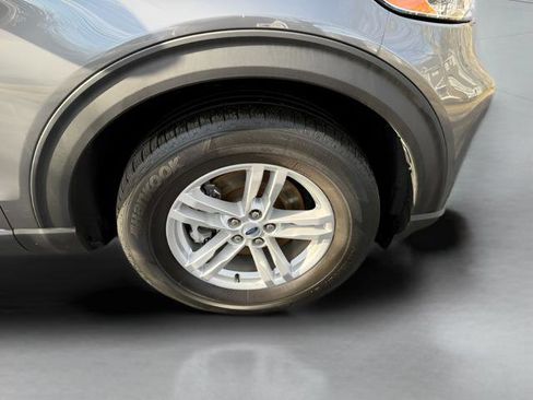 Used 2022 Ford Explorer XLT w/ Equipment Group 202A AWD/4WD image 32