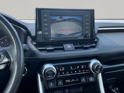 Used 2021 Toyota RAV4 XLE w/ Convenience Package FWD image 13