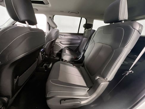 Used 2023 Jeep Grand Cherokee L Laredo image 23