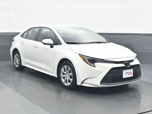 Used 2024 Toyota Corolla LE image 8