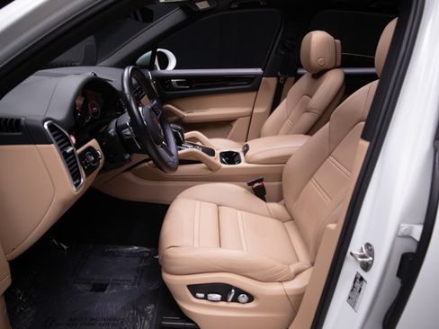 Used 2021 Porsche Cayenne AWD/4WD image 44