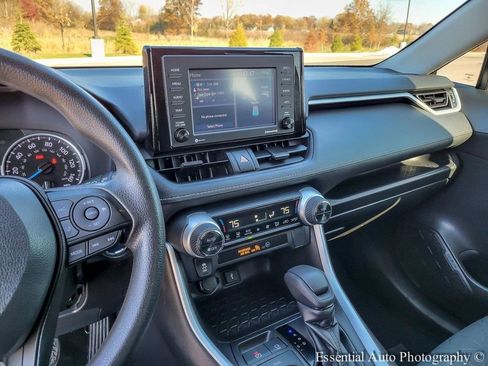 Used 2021 Toyota RAV4 XLE image 22