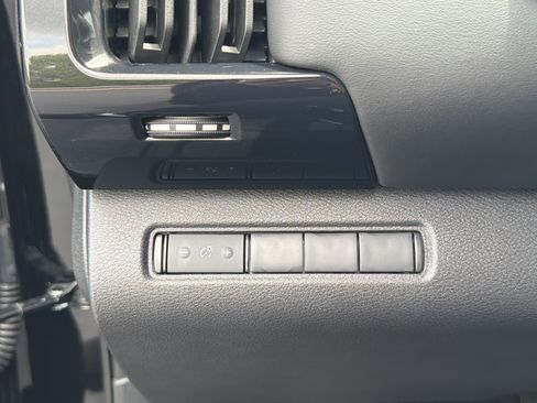 Used 2025 Nissan Pathfinder S AWD/4WD image 27