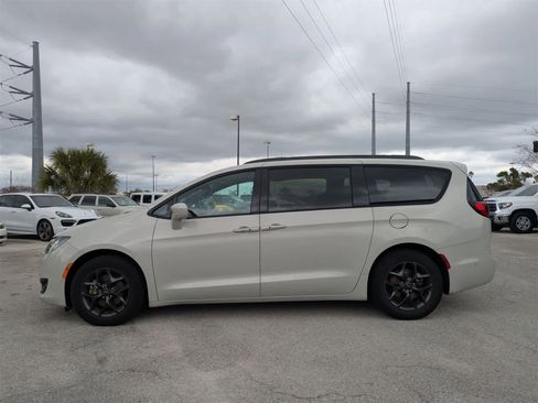 Used 2020 Chrysler Pacifica Touring-L Plus image 7