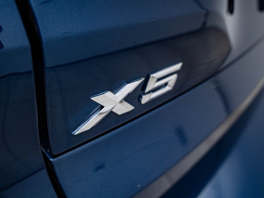 Used 2022 BMW X5 M50i AWD/4WD image 16
