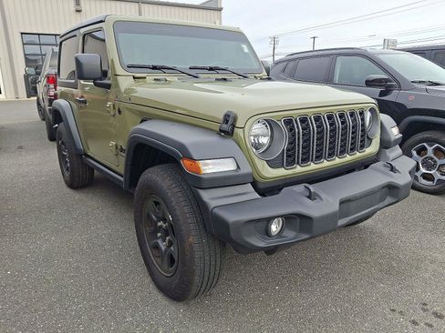 Used 2025 Jeep Wrangler Sport image 4