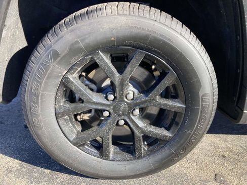 Used 2023 Jeep Grand Cherokee L Limited image 13