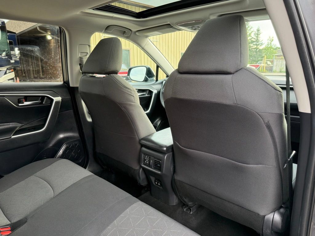 Used 2019 Toyota RAV4 XLE w/ Convenience Package AWD/4WD image 18