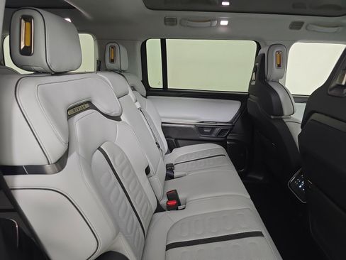 Used 2023 Rivian R1S Adventure image 23