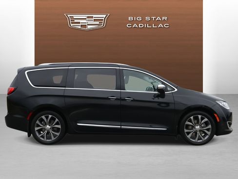 Used 2018 Chrysler Pacifica Limited image 6