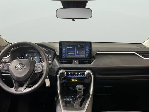 Used 2019 Toyota RAV4 LE image 14