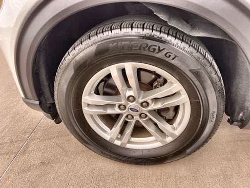 Used 2023 Ford Explorer XLT RWD image 9