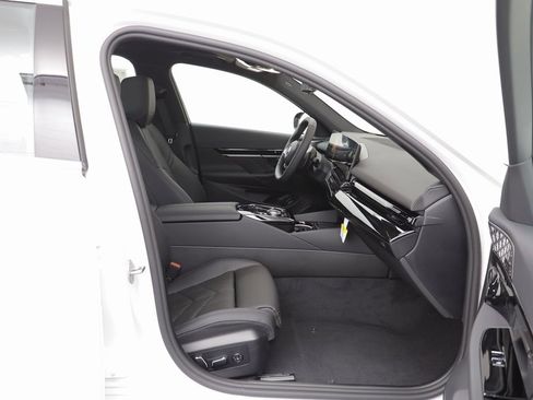 New 2026 BMW 530i xDrive image 18