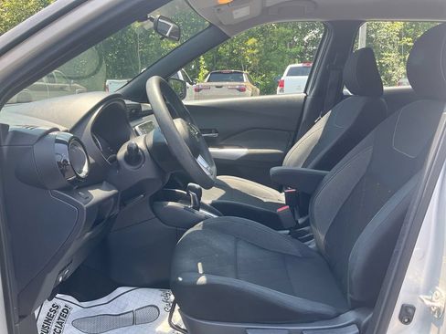 Used 2019 Nissan Kicks SV FWD image 16