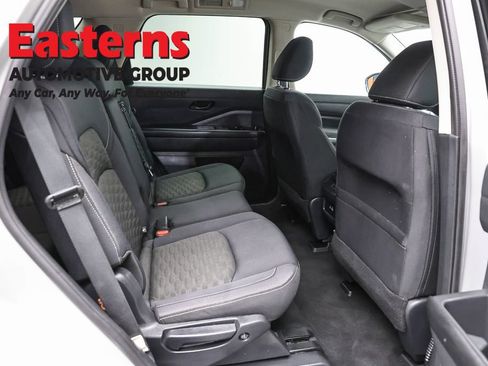 Used 2023 Nissan Pathfinder S AWD/4WD image 22