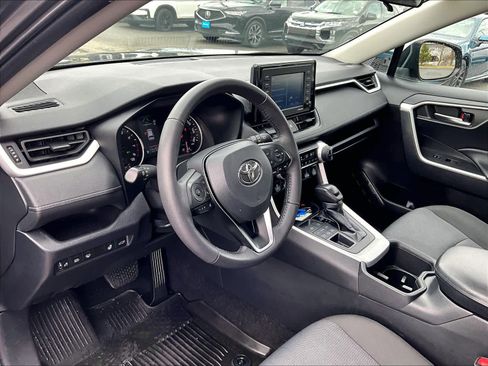 Used 2022 Toyota RAV4 XLE w/ Convenience Package image 8