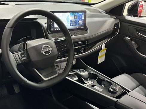 New 2025 Nissan Rogue SL w/ Tech Package image 18