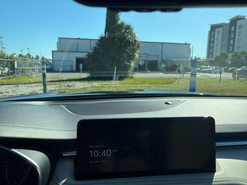 Used 2025 Genesis G70 2.5T image 18