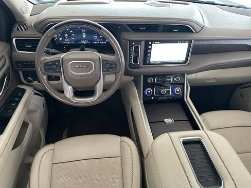 Used 2023 GMC Yukon Denali w/ Denali Reserve Package RWD image 17