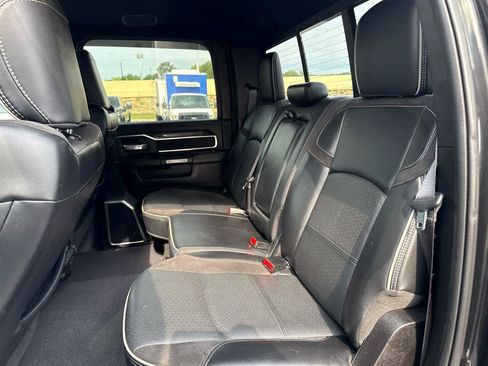 Used 2019 RAM 2500 Laramie w/ Black Appearance Package AWD/4WD image 19