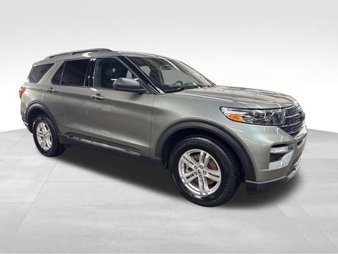 Used 2020 Ford Explorer XLT w/ Equipment Group 202A image 8