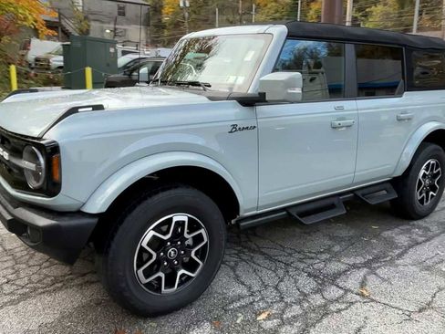 Used 2023 Ford Bronco Outer Banks image 4