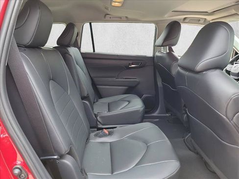 Used 2026 Toyota Highlander XLE AWD/4WD image 13