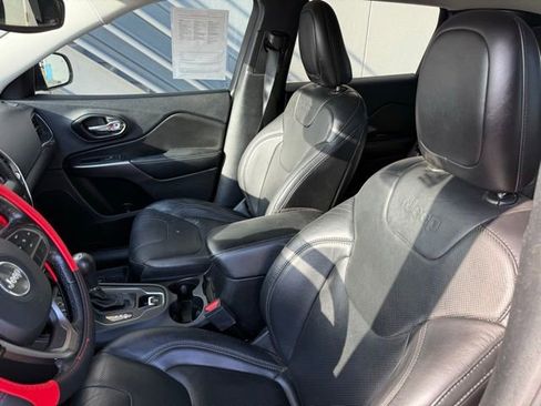 Used 2021 Jeep Cherokee Latitude Lux FWD image 11