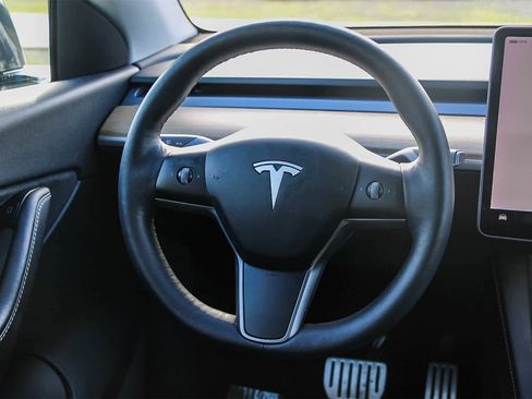 Used 2022 Tesla Model Y Performance image 14