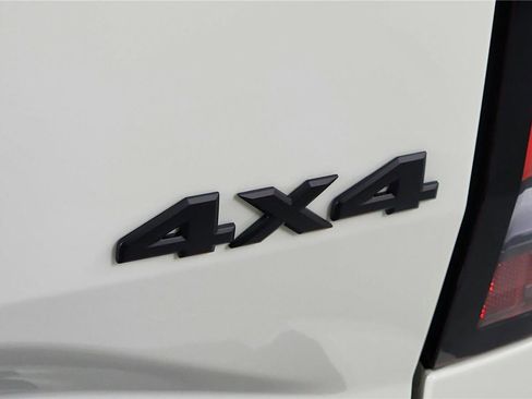 New 2026 Nissan Frontier SV w/ Tow Package image 22