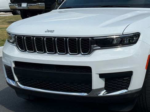 Used 2024 Jeep Grand Cherokee L Laredo w/ Luxury Tech Group I RWD image 9