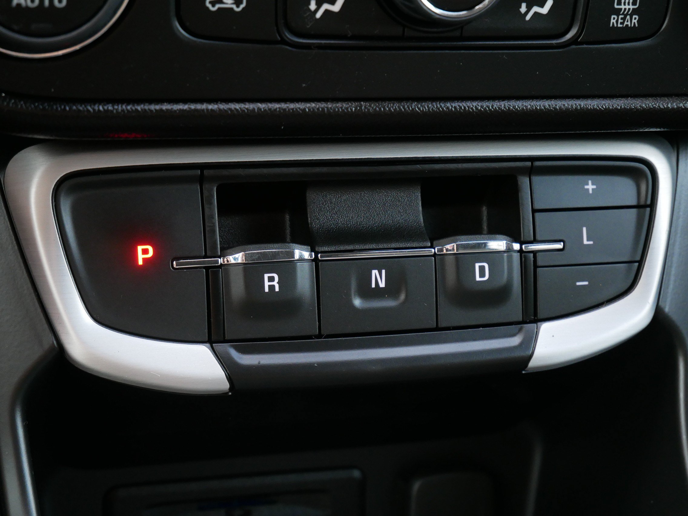 Used 2023 GMC Terrain SLT AWD/4WD image 24