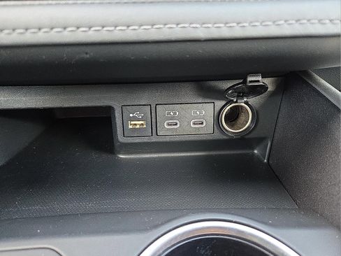 Used 2024 Toyota Highlander LE image 18