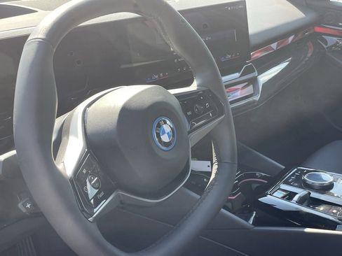 Used 2024 BMW i5 eDrive40i image 11
