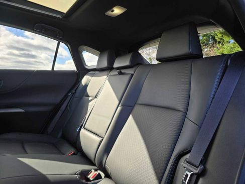 Used 2024 Toyota Venza Limited image 17