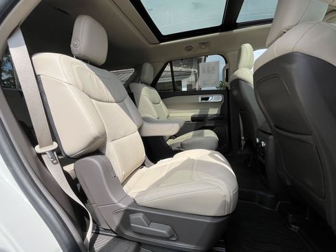 Used 2020 Ford Explorer Platinum w/ Premium Technology Package AWD/4WD image 18