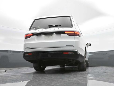 Used 2023 Jeep Wagoneer L Series III w/ Preferred Equipment Group image 41