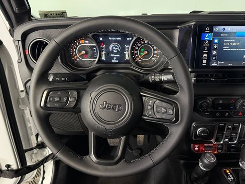 Used 2026 Jeep Wrangler Unlimited Rubicon AWD/4WD image 17