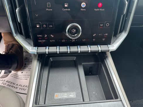 Used 2026 GMC Acadia Elevation w/ Elevation Premium Package AWD/4WD image 19