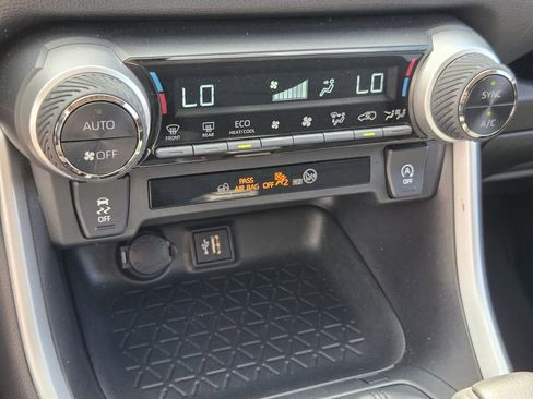 Used 2024 Toyota RAV4 XLE FWD image 19